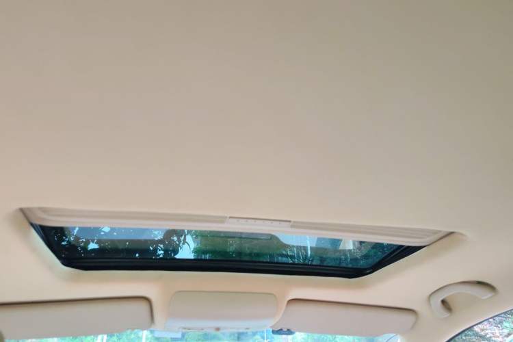 Used Volkswagen Touran 2011 1.4T DSG ZhiZhen Edition 5 Seats Headliner