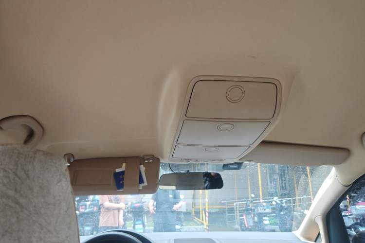 Used Volkswagen Touran 2011 1.4T Manual ZhiShang Edition 5-seater Headliner