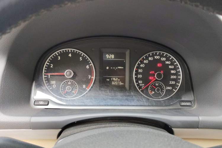 Used Volkswagen Touran 2011 1.4T Manual ZhiShang Edition 5-seater Instrument Cluster