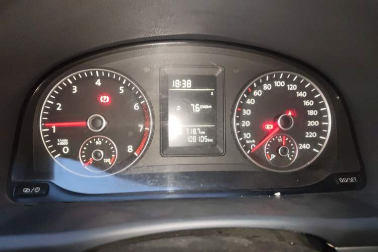 Used Volkswagen Touran 2011 1.4T Manual ZhiShang Edition 5-seater Instrument Cluster