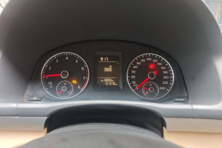 Used Volkswagen Touran 2011 1.4T Manual ZhiShang Edition 5-seater Instrument Cluster