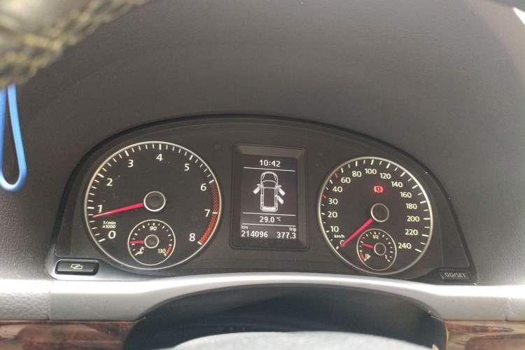 Used Volkswagen Touran 2011 1.4T Manual ZhiZhen Edition 5 Seats Instrument Cluster
