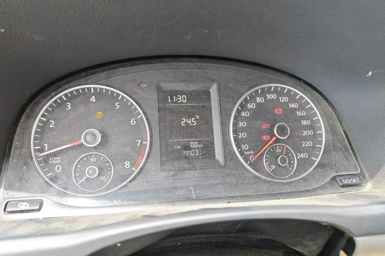 Used Volkswagen Touran 2011 1.4T Manual ZhiShang Edition 5-seater Instrument Cluster