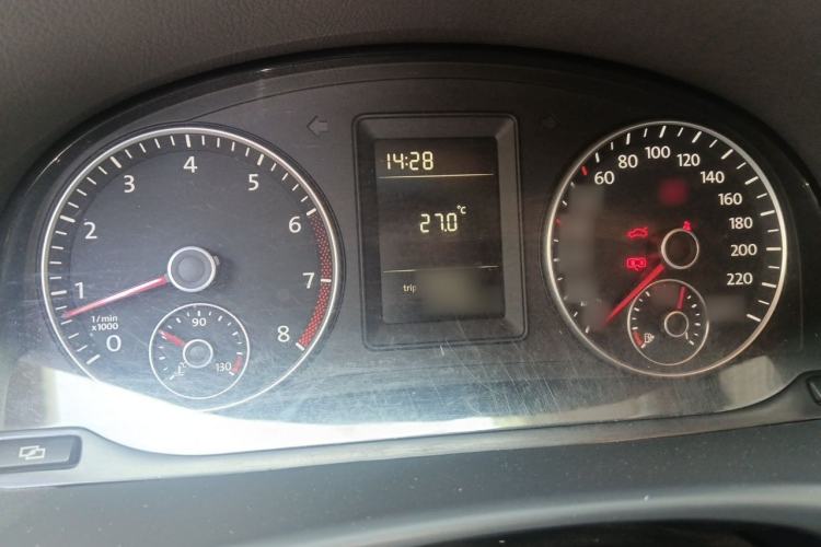 Used Volkswagen Touran 2011 1.4T Manual ZhiShang Edition 5-seater Instrument Cluster