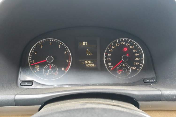 Used Volkswagen Touran 2011 1.4T Manual ZhiShang Edition 5-seater Instrument Cluster