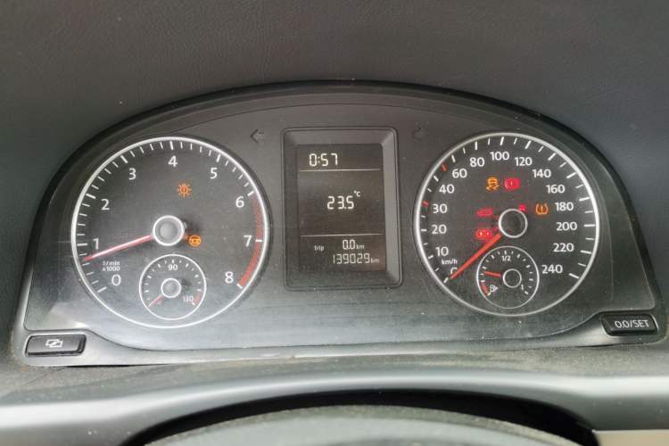 Used Volkswagen Touran 2011 1.4T Manual Zhiya Edition 5 Seats Instrument Cluster