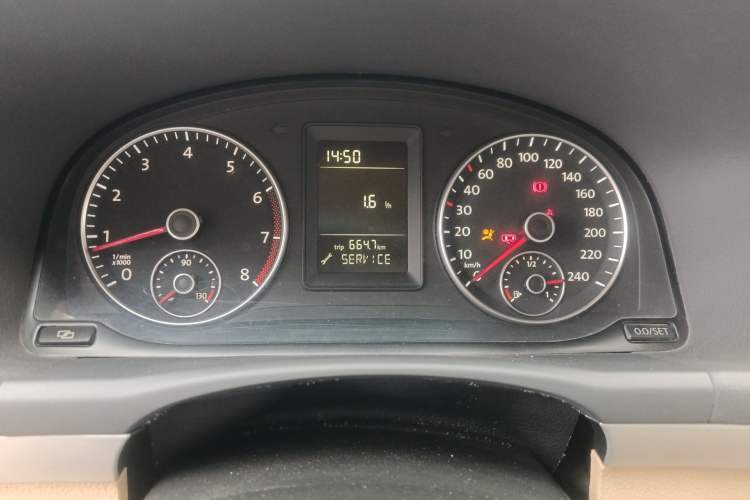 Used Volkswagen Touran 2011 1.4T Manual ZhiShang Edition 5-seater Instrument Cluster