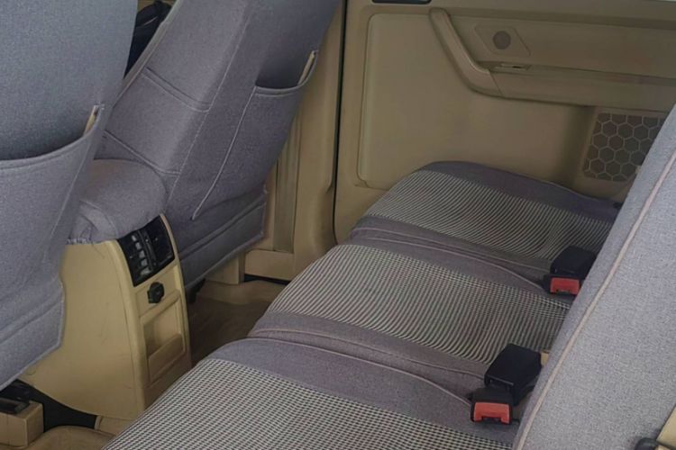 Used Volkswagen Touran 2011 1.4T Manual ZhiShang Edition 5-seater Interior 2