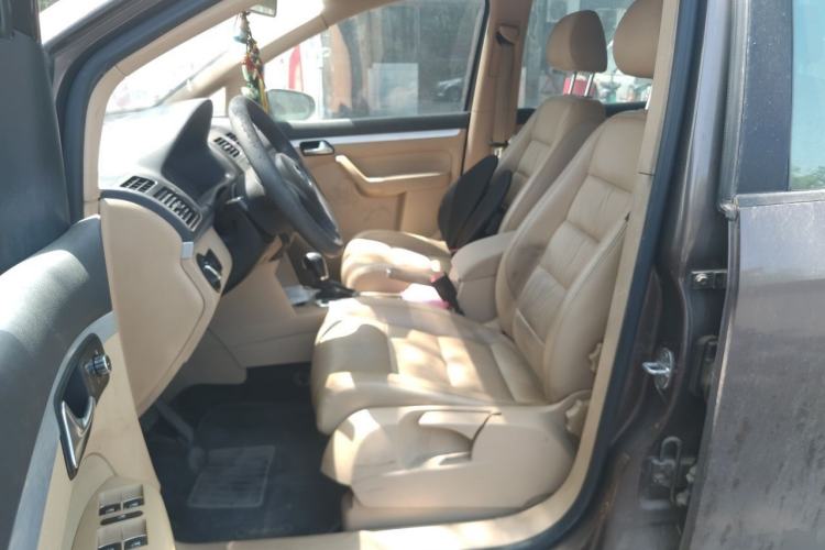 Used Volkswagen Touran 2011 1.4T DSG Zhiya Edition 5 Seats Left Front Seat