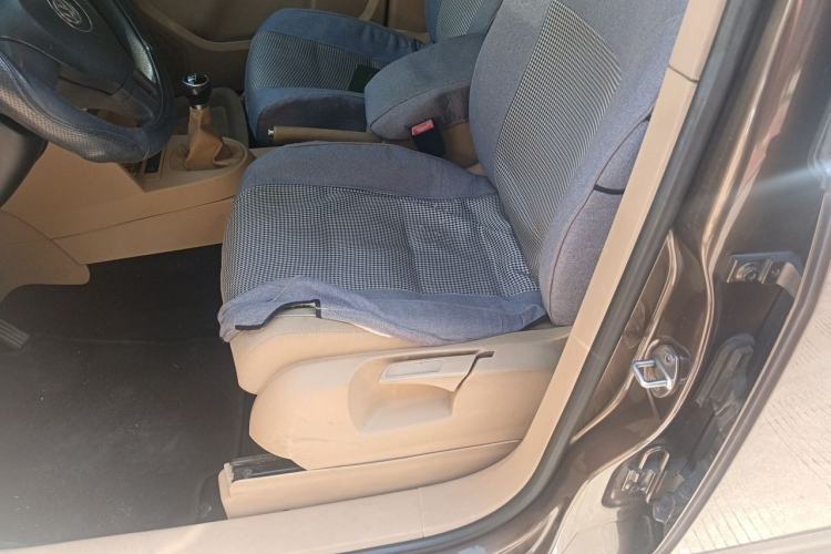 Used Volkswagen Touran 2011 1.4T Manual ZhiShang Edition 5-seater Left Front Seat