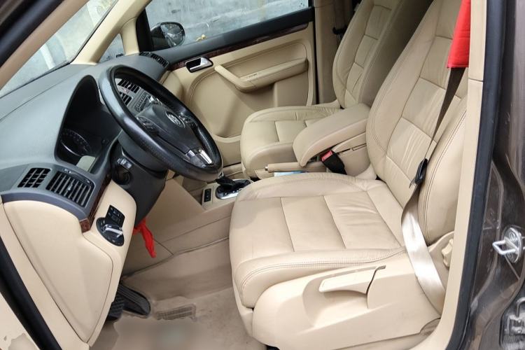 Used Volkswagen Touran 2011 1.4T DSG ZhiZhen Edition 5 Seats Left Front Seat