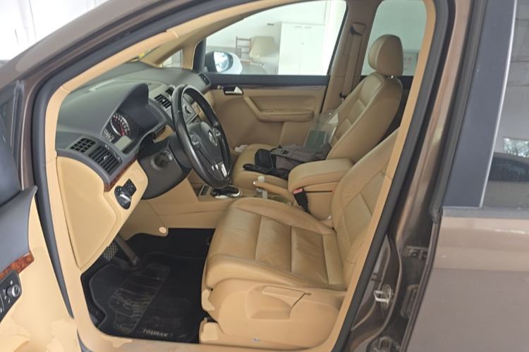Used Volkswagen Touran 2011 1.4T DSG ZhiZhen Edition 5 Seats Left Front Seat