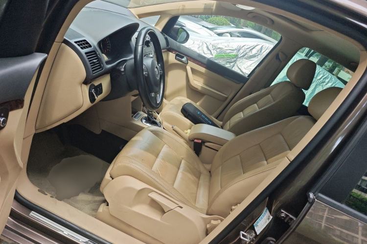 Used Volkswagen Touran 2011 1.4T DSG ZhiZhen Edition 5 Seats Left Front Seat