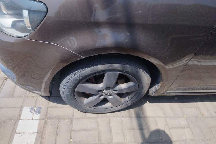 Used Volkswagen Touran 2011 1.4T DSG Zhiya Edition 5 Seats Left Front Wheel Hub