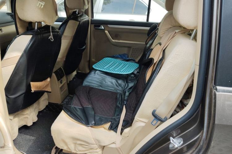 Used Volkswagen Touran 2011 1.4T Manual ZhiShang Edition 5-seater Left Rear Seat