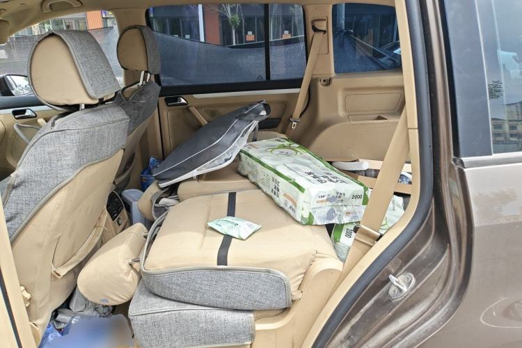 Used Volkswagen Touran 2011 1.4T Manual ZhiShang Edition 5-seater Left Rear Seat