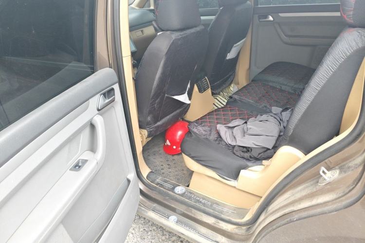Used Volkswagen Touran 2011 1.4T Manual ZhiShang Edition 5-seater Left Rear Seat
