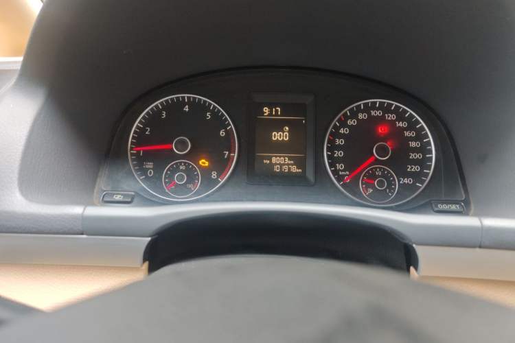 Used Volkswagen Touran 2011 1.4T Manual ZhiShang Edition 5-seater Odometer Close Up