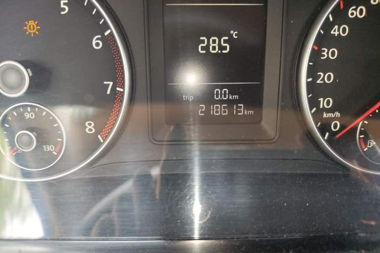 Used Volkswagen Touran 2011 1.4T DSG Zhiya Edition 5 Seats Odometer Close Up