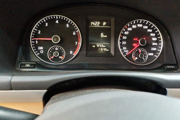 Used Volkswagen Touran 2011 1.4T DSG Zhiya Edition 5 Seats Odometer Close Up