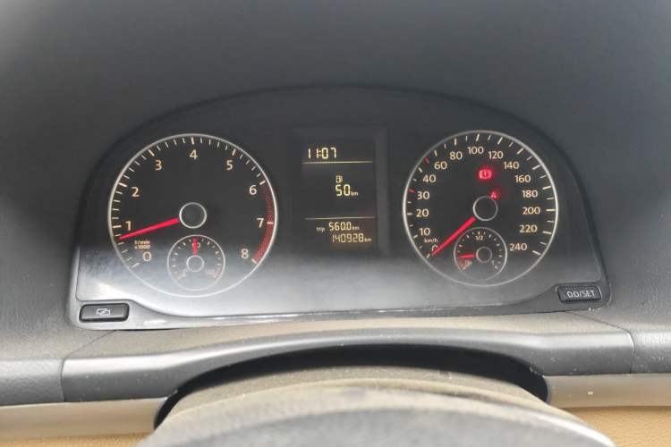 Used Volkswagen Touran 2011 1.4T Manual ZhiShang Edition 5-seater Odometer Close Up