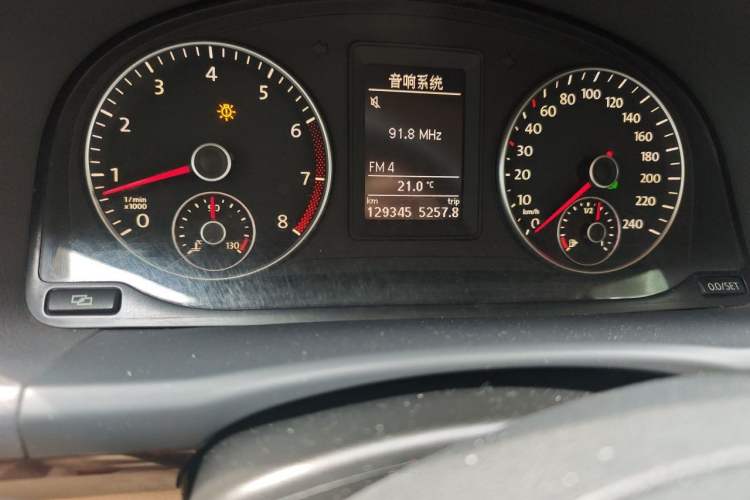 Used Volkswagen Touran 2011 1.4T DSG ZhiZhen Edition 5 Seats Odometer Close Up