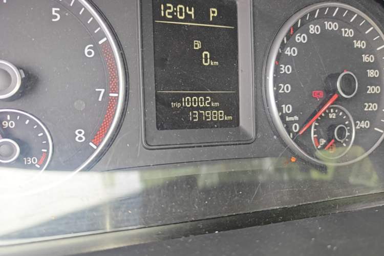 Used Volkswagen Touran 2011 1.4T DSG Zhiya Edition 5 Seats Odometer Close Up