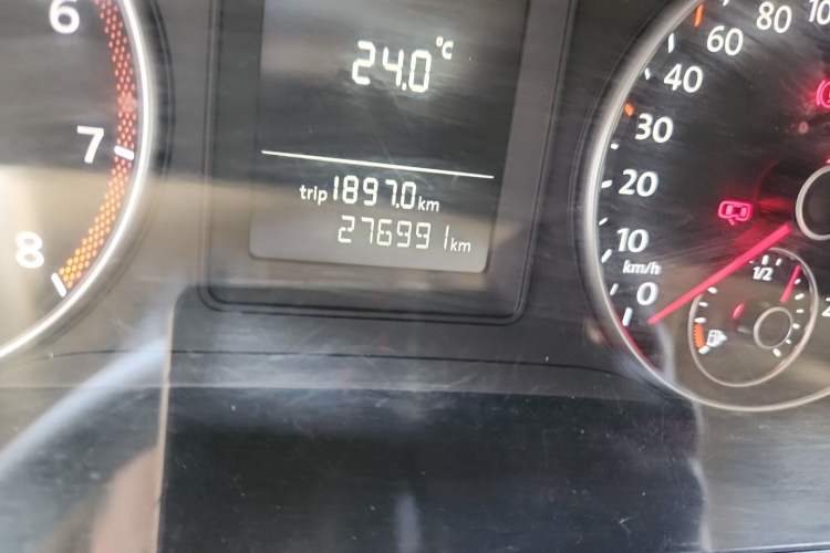 Used Volkswagen Touran 2011 1.4T DSG Zhiya Edition 5 Seats Odometer Close Up