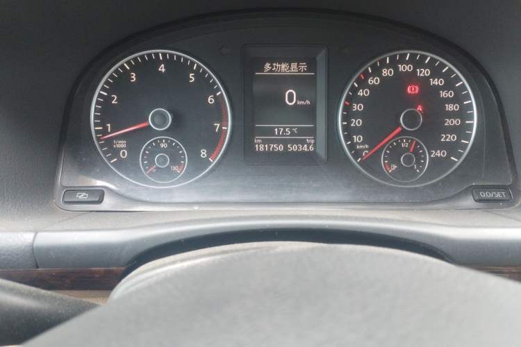 Used Volkswagen Touran 2011 1.4T DSG ZhiZhen Edition 5 Seats Odometer Close Up