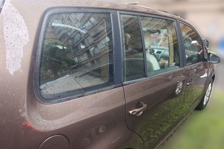Used Volkswagen Touran 2011 1.4T Manual ZhiShang Edition 5-seater Rear Right 45 Deg