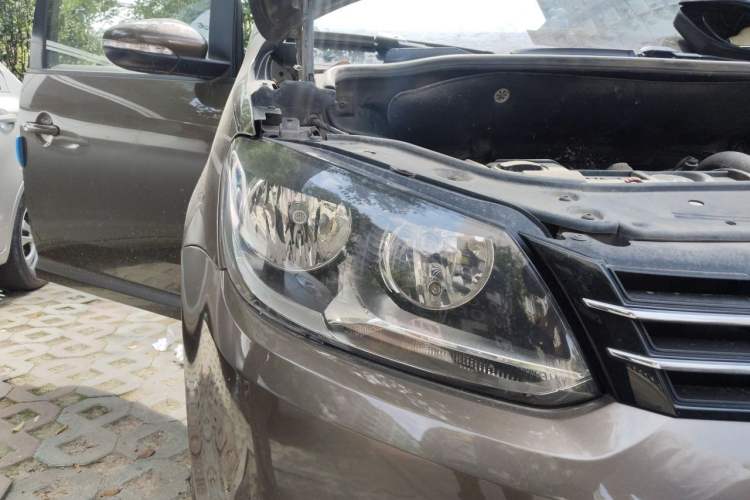 Used Volkswagen Touran 2011 1.4T Manual ZhiShang Edition 5-seater Right Front Headlight