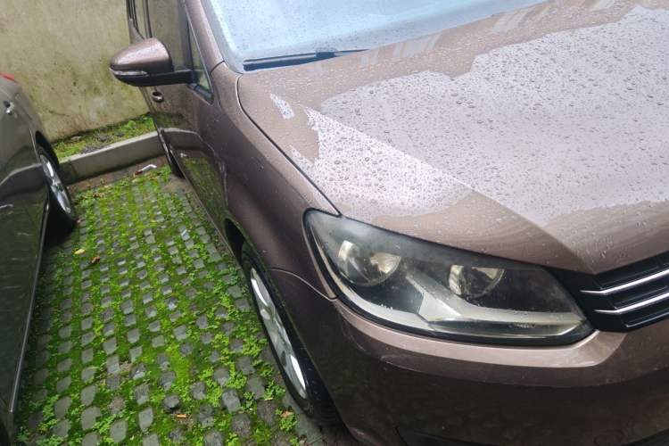Used Volkswagen Touran 2011 1.4T Manual ZhiShang Edition 5-seater Right Front Headlight