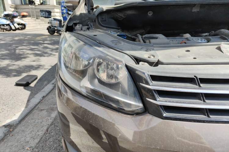 Used Volkswagen Touran 2011 1.4T Manual Zhiya Edition 5 Seats Right Front Headlight