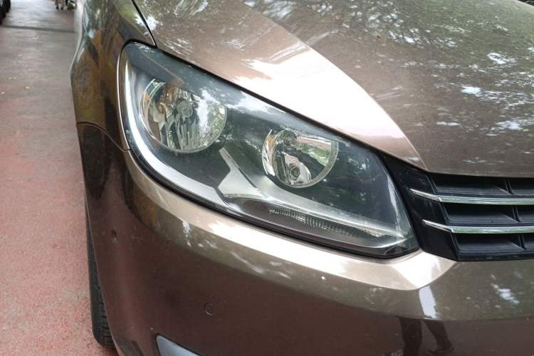 Used Volkswagen Touran 2011 1.4T Manual ZhiZhen Edition 5 Seats Right Front Headlight