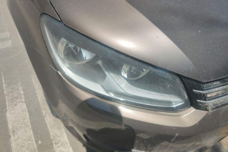 Used Volkswagen Touran 2011 1.4T DSG Zhiya Edition 5 Seats Right Front Headlight