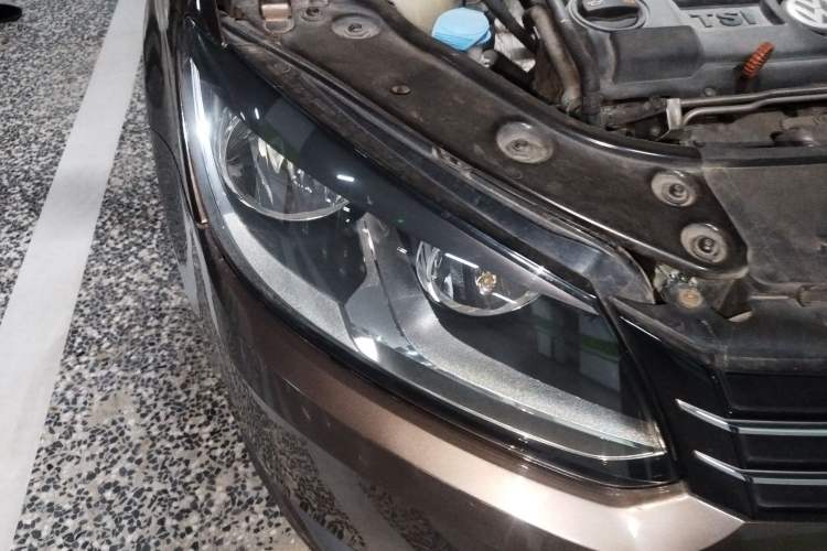 Used Volkswagen Touran 2011 1.4T Manual Zhiya Edition 5 Seats Right Front Headlight