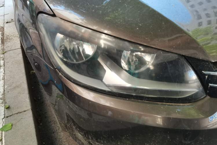 Used Volkswagen Touran 2011 1.4T DSG Zhiya Edition 5 Seats Right Front Headlight