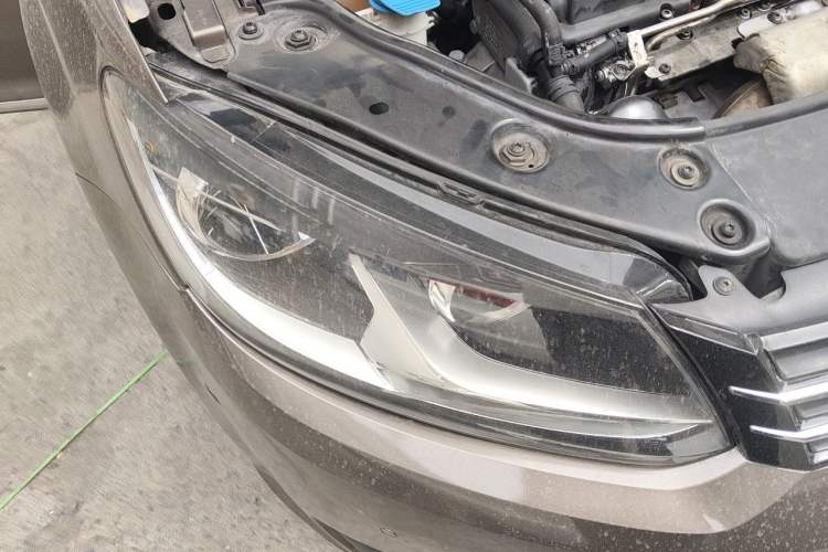 Used Volkswagen Touran 2011 1.4T DSG ZhiZhen Edition 5 Seats Right Front Headlight