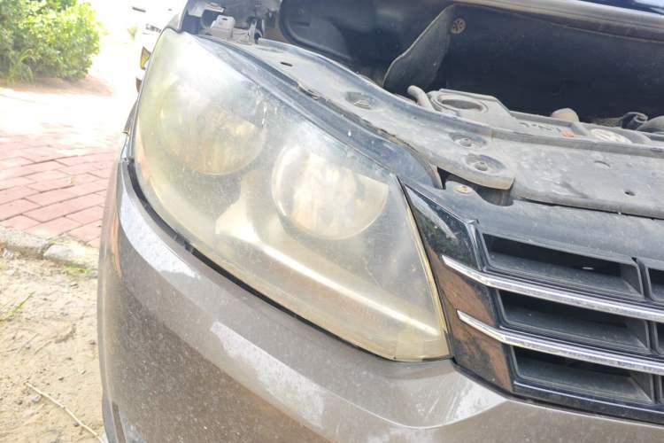 Used Volkswagen Touran 2011 1.4T Manual ZhiShang Edition 5-seater Right Front Headlight
