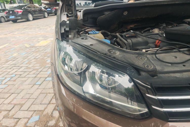 Used Volkswagen Touran 2011 1.4T DSG ZhiZhen Edition 5 Seats Right Front Headlight
