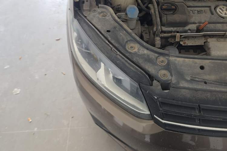 Used Volkswagen Touran 2011 1.4T DSG ZhiZhen Edition 5 Seats Right Front Headlight