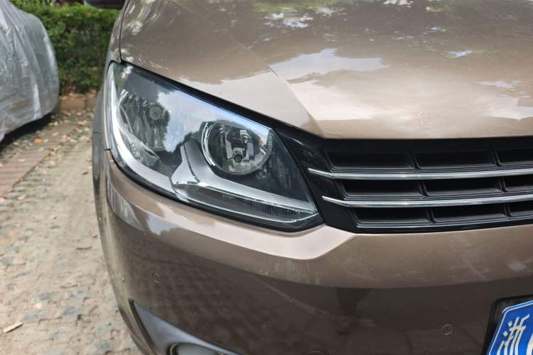 Used Volkswagen Touran 2011 1.4T DSG ZhiZhen Edition 5 Seats Right Front Headlight