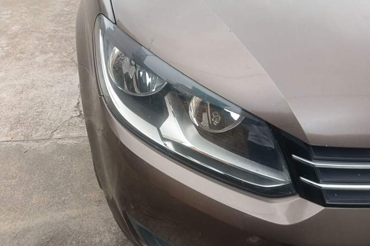Used Volkswagen Touran 2011 1.4T Manual ZhiShang Edition 5-seater Right Front Headlight