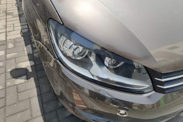 Used Volkswagen Touran 2011 1.4T DSG ZhiZhen Edition 5 Seats Right Front Headlight