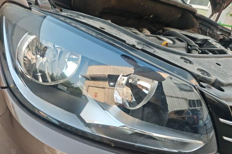 Used Volkswagen Touran 2011 1.4T DSG Zhiya Edition 5 Seats Right Front Headlight