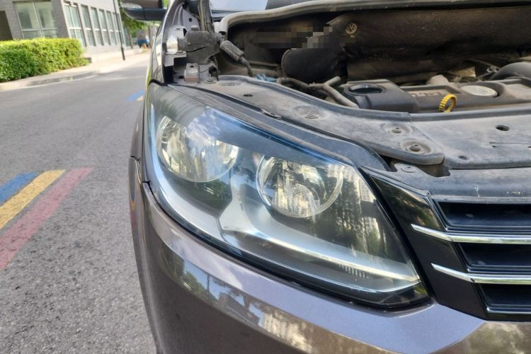 Used Volkswagen Touran 2011 1.4T DSG Zhiya Edition 5 Seats Right Front Headlight