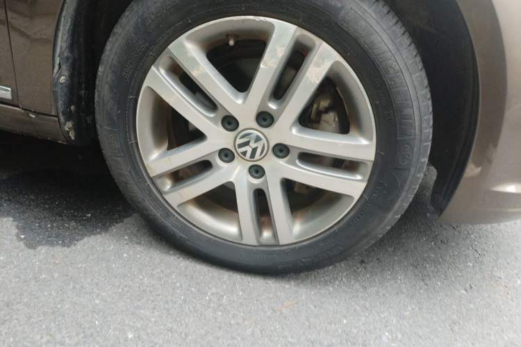 Used Volkswagen Touran 2011 1.4T DSG Zhiya Edition 5 Seats Right Front Wheel Hub