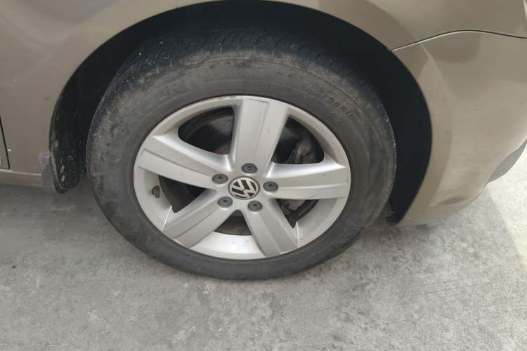 Used Volkswagen Touran 2011 1.4T DSG Zhiya Edition 5 Seats Right Front Wheel Hub