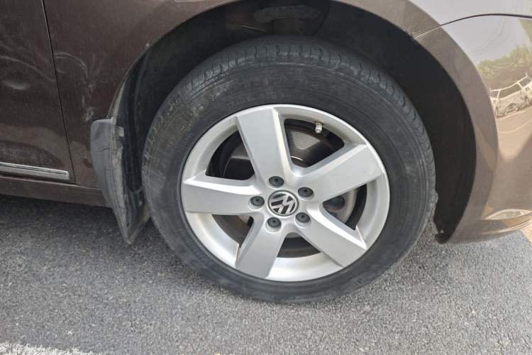 Used Volkswagen Touran 2011 1.4T DSG Zhiya Edition 5 Seats Right Front Wheel Hub