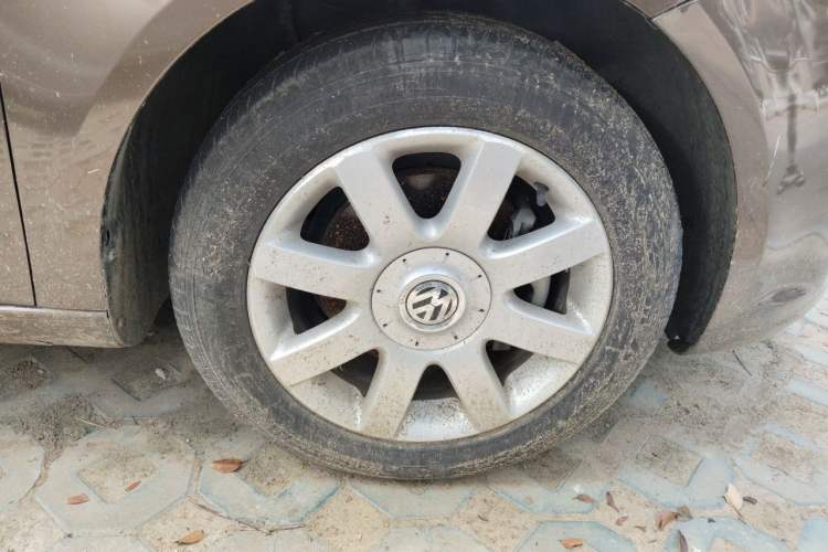 Used Volkswagen Touran 2011 1.4T Manual ZhiShang Edition 5-seater Right Front Wheel Hub